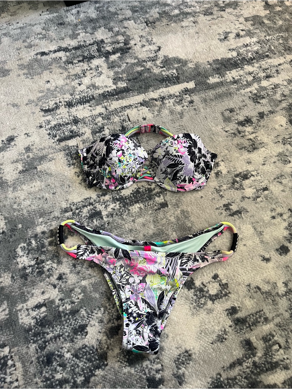 WVictoria's Secret Mint Lined Tropical Print Bikini